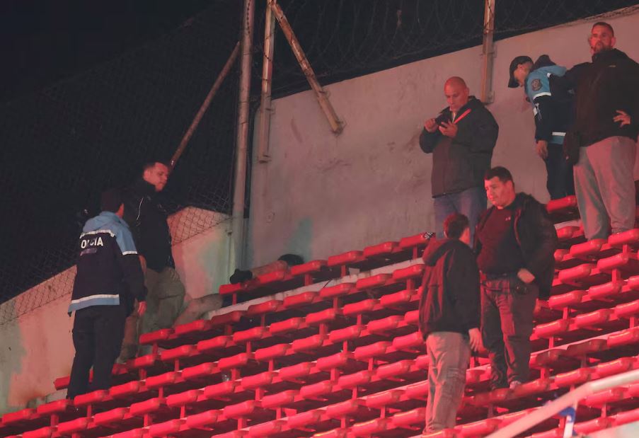 Briga entre torcedores de Independiente e Universidad de Chile fez com que jogo da Sul-Americana fosse cancelado
