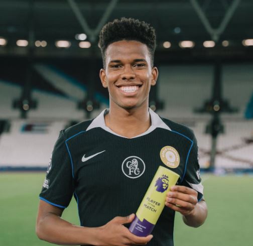 Estevão é eleito melhor em campo