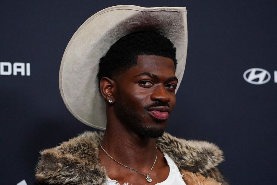Lil Nas X permanecerá preso até segunda-feira, 25, informou o Departamento de Polícia de Los Angeles.