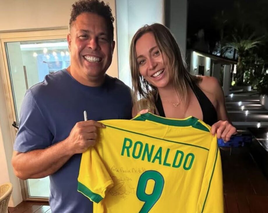 Paula Badosa ganhou uma camisa autografada pelo Fenômeno