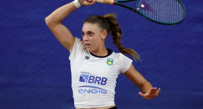 Luiza Fullana comemora ponto em torneio nacional; brasiliense foi confirmada na chave principal do WTA de São Paulo