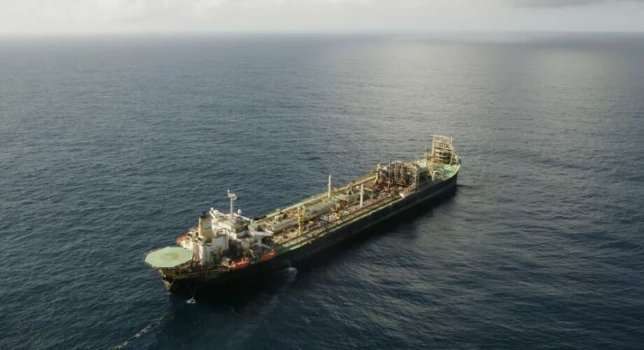 Vista da plataforma P-32 que será descomissionada pela Ecovix e Gerdau