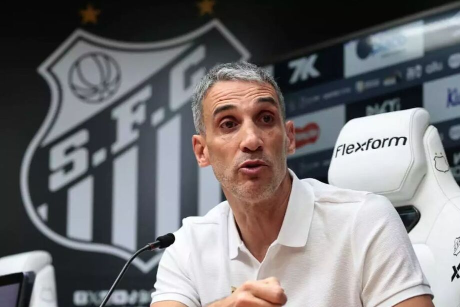Juan Pablo Vojvoda na apresentação oficial como novo técnico do Santos, em coletiva nesta terça-feira.