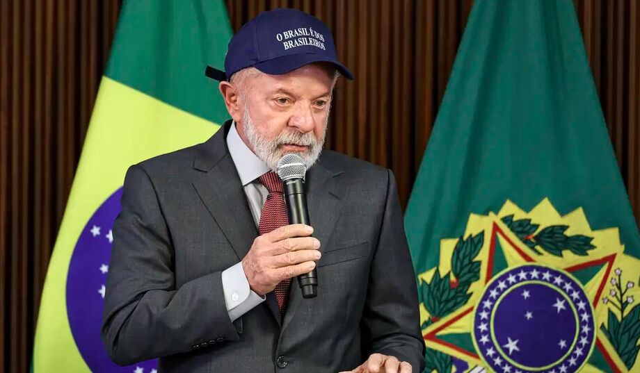 Lula durante reunião ministerial em Brasília, onde defendeu que big techs sigam a legislação brasileira