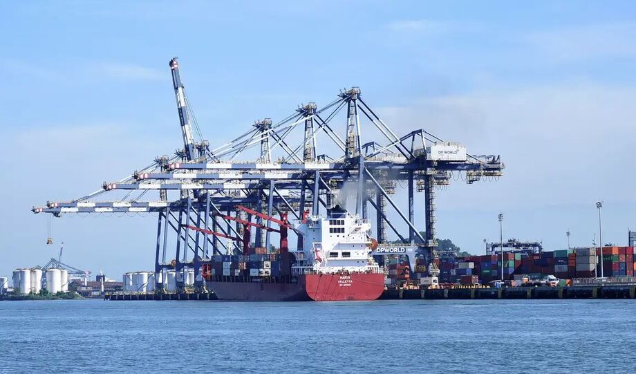 Brasil e EUA mantêm relação comercial de complementariedade; governo prepara medidas de apoio a exportadores.