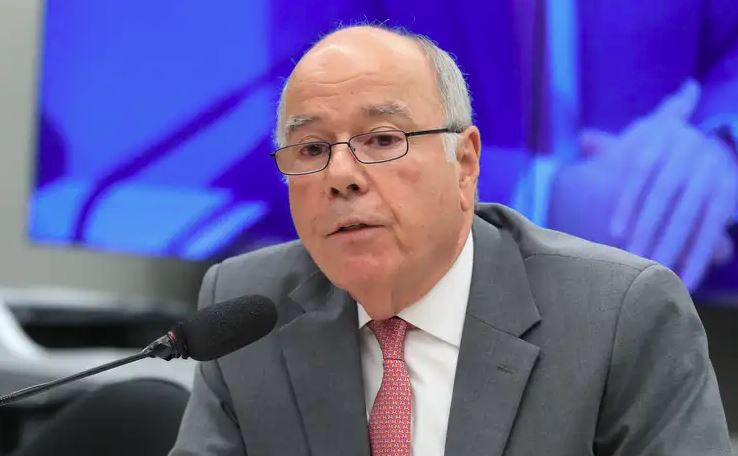 Chanceler Mauro Vieira rebateu declarações de Donald Trump e afirmou que Brasil cumpre regras da OMC no comércio com os EUA.