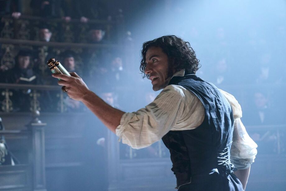 Oscar Isaac é Victor Frankenstein em nova adaptação da história, conduzida por Guillermo Del Toro; filme é um dos destaques do Festival de Veneza