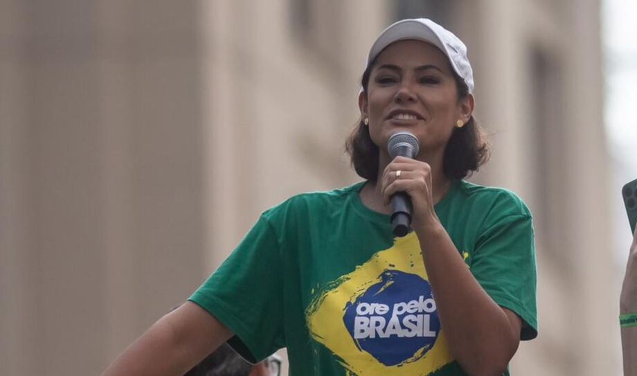 Ex-primeira-dama Michelle Bolsonaro comentou nas redes sociais sobre o monitoramento do ex-presidente Jair Bolsonaro pela polícia