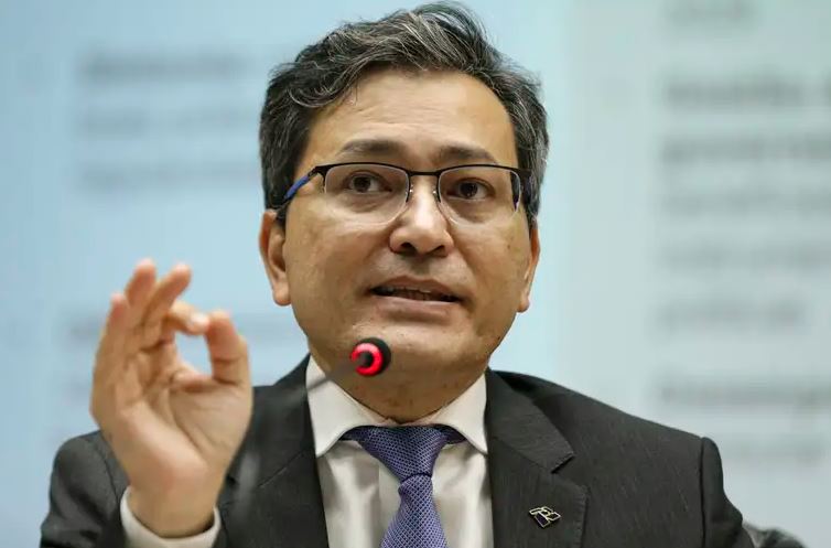 Robinson Barreirinhas, secretário da Receita Federal, durante coletiva sobre a Operação Carbono Oculto, destacando a necessidade de regulamentação das fintechs