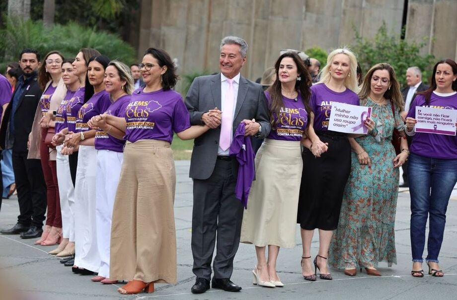 Deputados e servidores da ALEMS participaram do ato de apoio à Campanha Agosto Lilás contra a violência doméstica