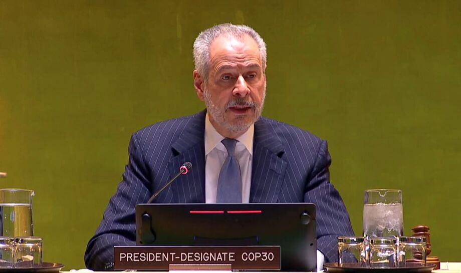 André Corrêa do Lago, presidente da COP30, convoca o setor privado a se engajar em soluções climáticas inovadoras durante a conferência em Belém.
