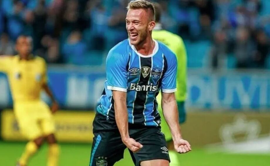 Arthur é apresentado no Grêmio e reforça o time na luta contra o rebaixamento no Brasileirão