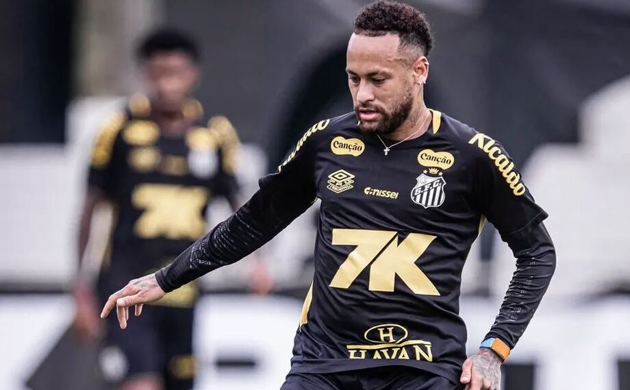 Neymar treina com o elenco e pode reforçar o Santos no duelo contra o Fluminense, na Vila Belmiro