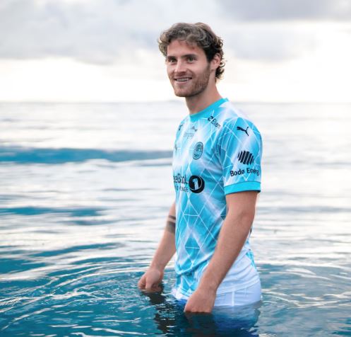 Bodo/Glimt lançou camisa azul em referência a derretimento de geleira