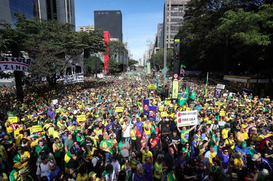 Apoiadores de Jair Bolsonaro estiveram na Avenida Paulista, neste domingo, em ato à favor do ex-presidente