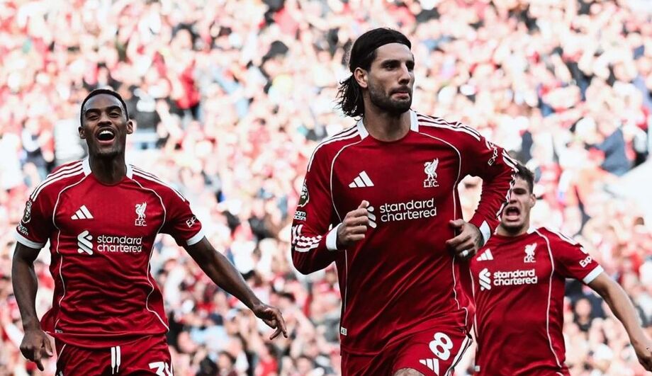 Szoboszlai comemora gol do Liverpool