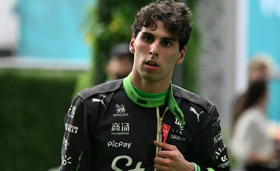 Gabriel Bortoleto cobra explicações da equipe após estratégia mal-sucedida no GP da Holanda.