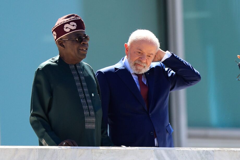 Lula encontra o presidente da Nigéria, Bola Tinubu, no Palácio do Planalto em Brasília.