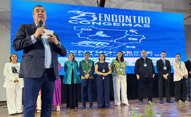 Em discurso, o governador de Mato Grosso do Sul, Eduardo Riedel, destacou a importância da integração entre Estado e municípios para enfrentar vulnerabilidades sociais.