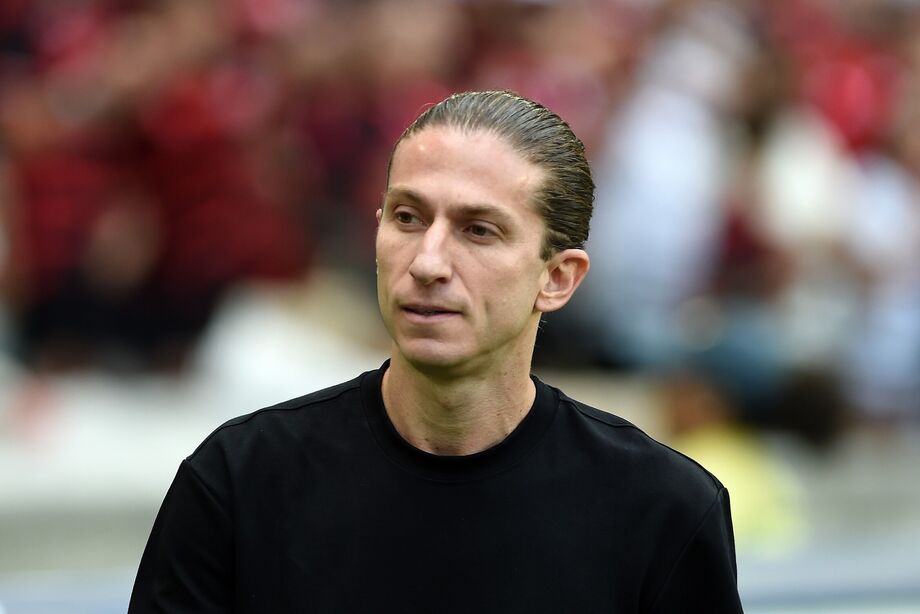 Filipe Luís destaca superioridade do Flamengo mesmo após empate com o Grêmio.