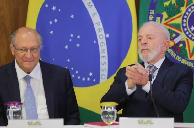 Lula e Alckmin discutem pacote de apoio a setores afetados por tarifas dos EUA