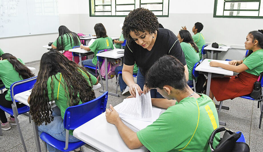 O deputado Lucas de Lima propõe projeto de lei para combater o vício em internet com campanhas educativas em escolas e unidades de saúde em MS