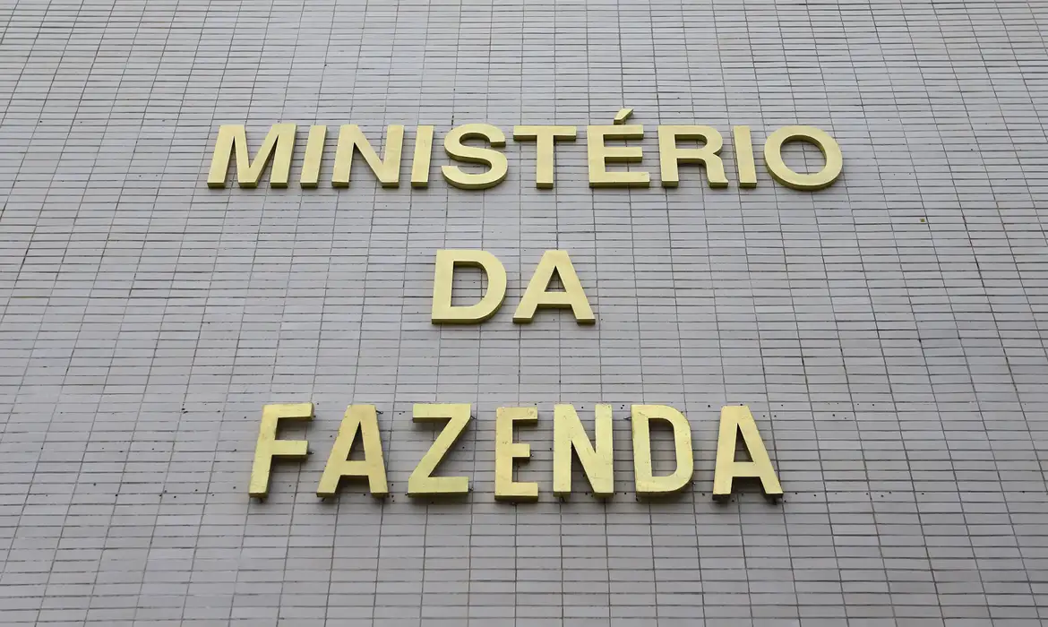 CMN ajusta resolução sobre linhas de crédito para empresas afetadas por tarifaço dos EUA.