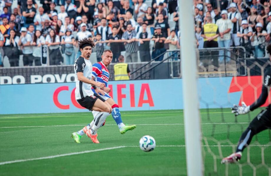 03.08.2025 - Corinthians x Fortaleza. Gol de Breno Lopes.