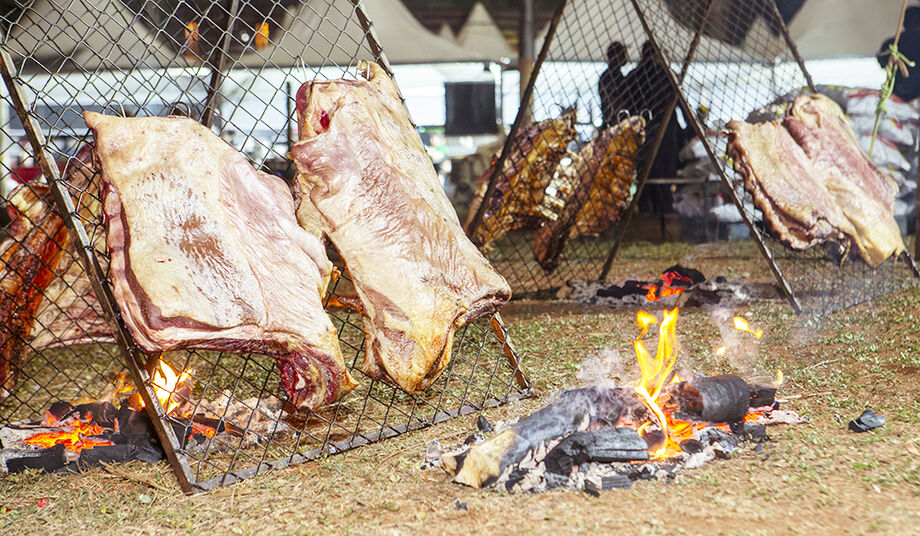 Festival Internacional da Carne 2025 promete pratos deliciosos e shows imperdíveis de 19 a 21 de setembro em Campo Grande.