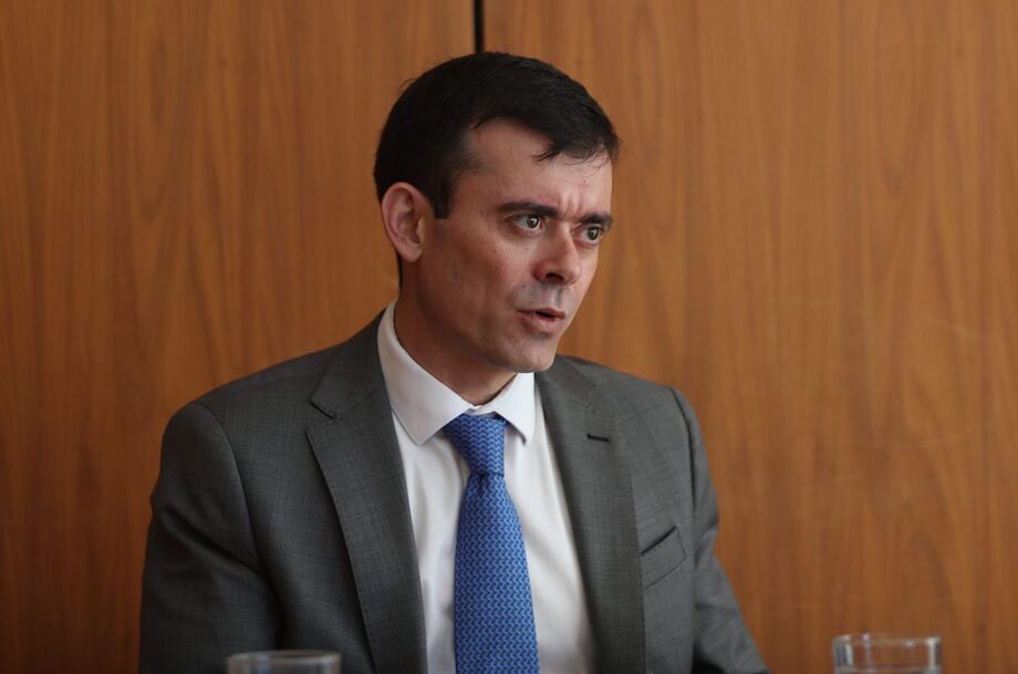 Ceron afirmou que a reforma terá viés pró-mercado, com ampla parceria público-privada.