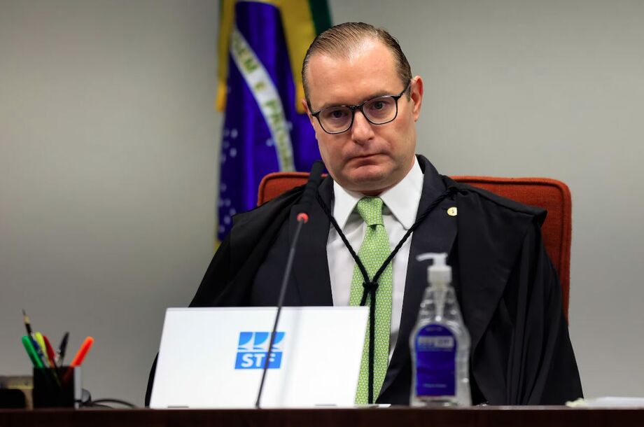 Ministro Cristiano Zanin é o relator da ação que questiona especificamente a aplicação da Lei Magnitsky pelos bancos.