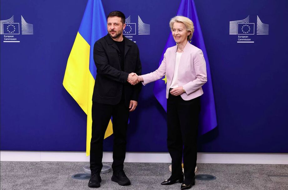 O presidente da Ucrânia Volodmir Zelenski e a presidente da Comissão Europeia Ursula Von der Leyen, durante reuniao neste domingo, em Bruxelas: comitiva de líderes europeus.