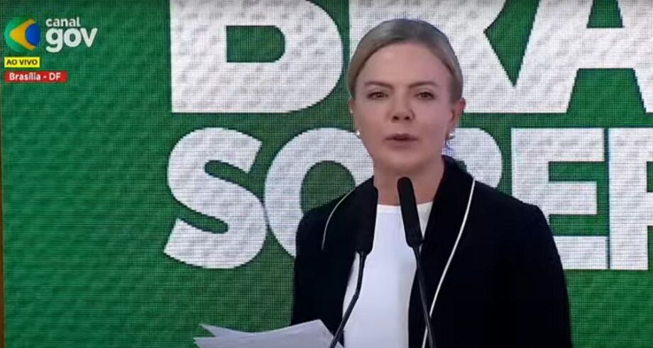 A ministra da Secretaria de Relações Institucionais, Gleisi Hoffmann, afirmou que a Medida Provisória Brasil Soberano é uma resposta do governo à decisão unilateral dos Estados Unidos de elevar tarifas de importação de produtos brasileiros.