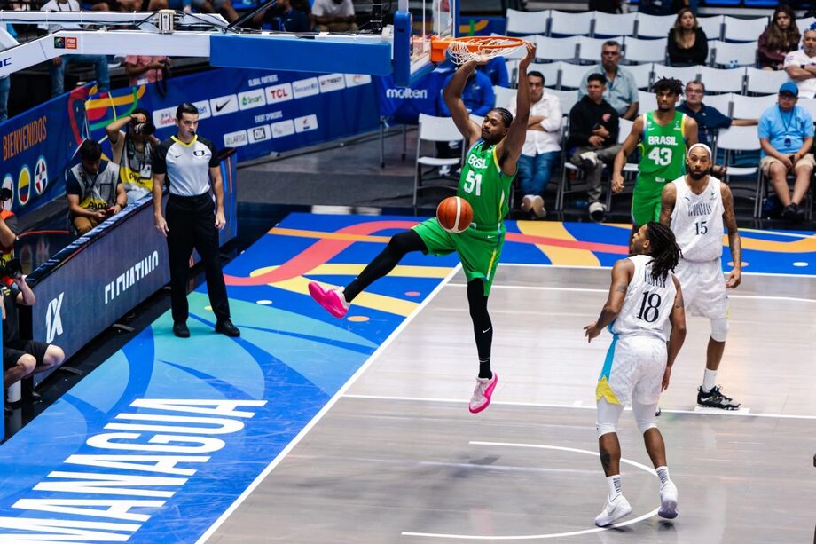Seleção masculina de basquete vira contra Bahamas e avança às quartas da Americup.
