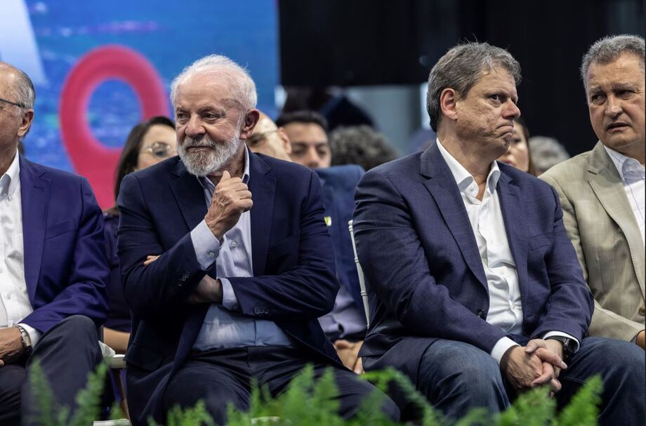 .O governador de São Paulo, Tarcísio de Freitas (Republicanos), e o presidente Lula (PT).