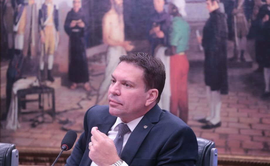 Deputado Alexandre Ramagem (PL-RJ) em sessão da CCJ da Câmara.
