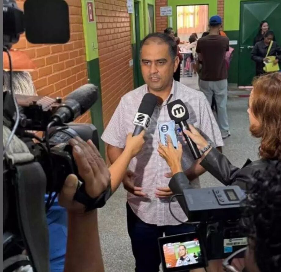 O prefeito de Paranhos, Hélio Ramão Acosta, em entrevista. Ele assinou dois contratos de consultoria sem licitação, que somam R$ 336 mil, publicados no Diário Oficial em 12.ago.2025.