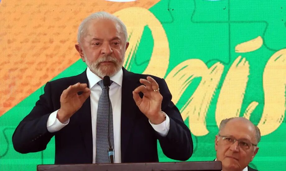 Lula diz que tarifa dos EUA tem teor ideológico e promete insistir em diálogo