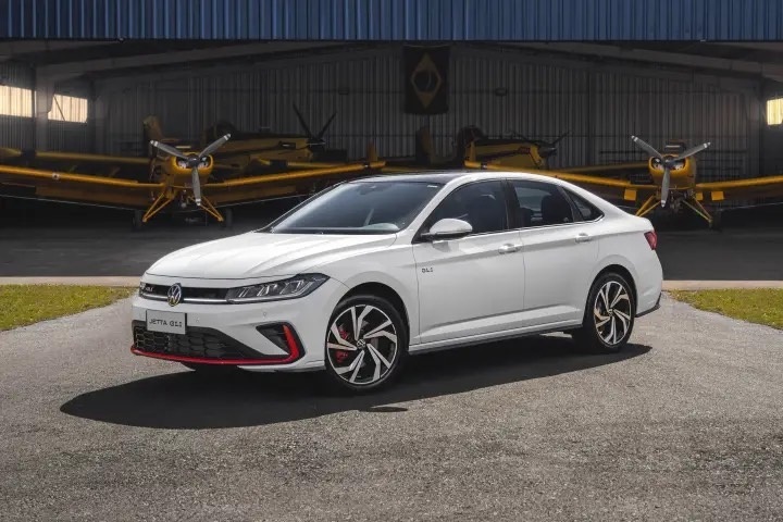 Novo Jetta GLI chega em outubro com cara renovada