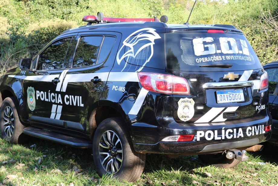 GOI prende dois foragidos da Justiça em Campo Grande, um por violência doméstica e outro por estelionato.