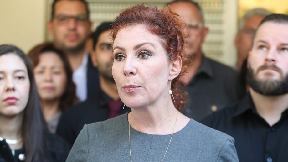 Carla Zambelli se pronunciou por carta, mesmo estando impedida de se comunicar ou dar entrevistas.