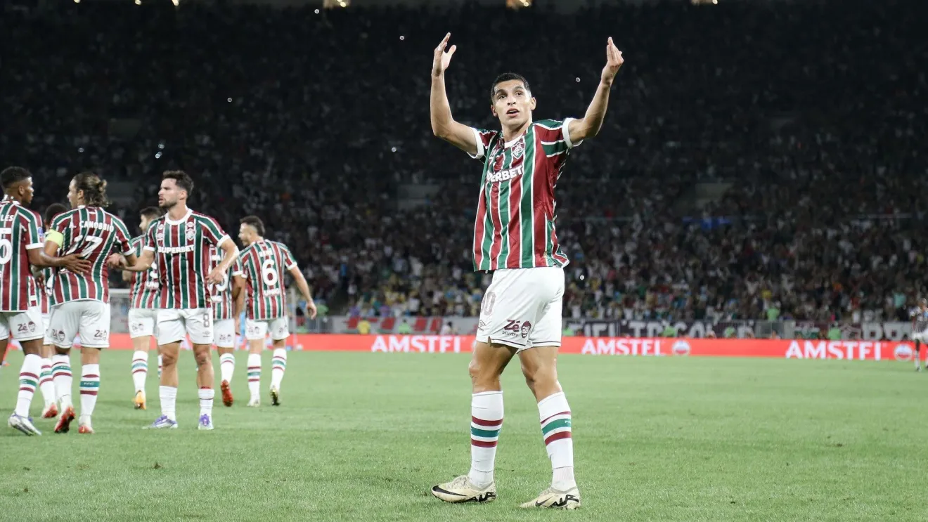 Kevin Serna, do Fluminense, comemorando seu gol na Sul-Americana