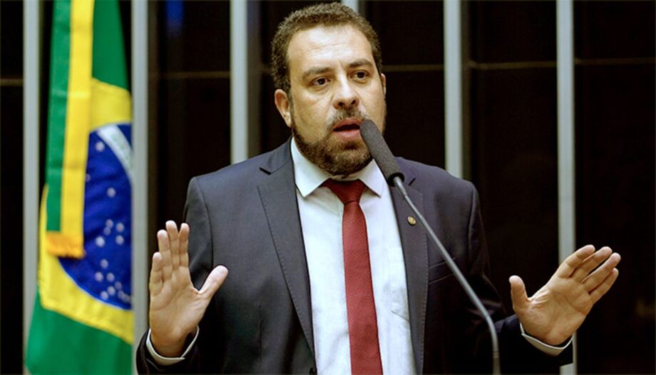 O deputado federal Guilherme Boulos pediu a suspensão do salários dos parlamentares que interditam a Câmara.