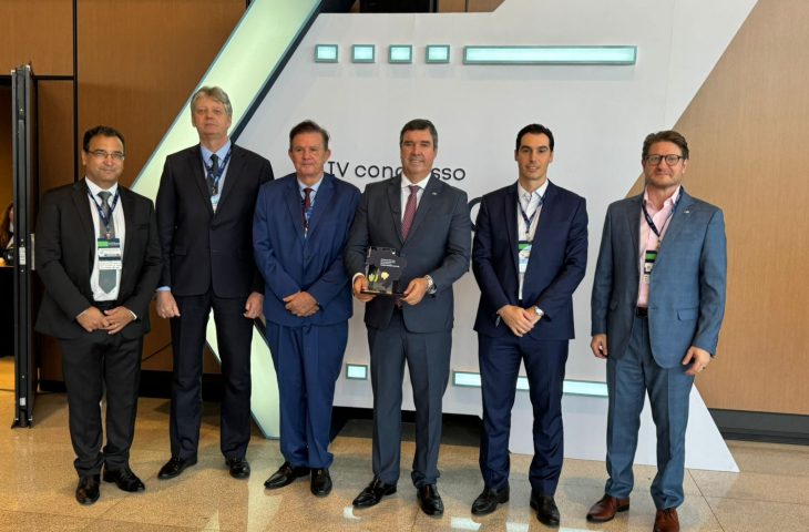 Mato Grosso do Sul vence o Prêmio Excelência em Competitividade 2025 com o programa MS Ativo, que fortalece a parceria entre o Governo Estadual e os municípios, promovendo políticas públicas eficientes.