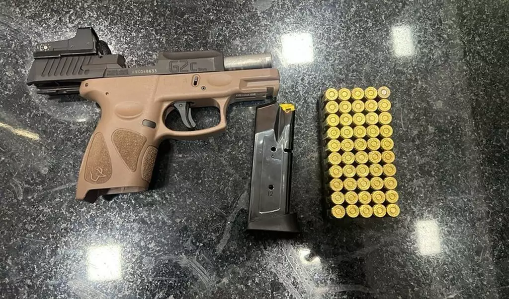 Arma e munições apreendidas pela Polícia Federal durante a Operação Arco Sul, deflagrada nesta terça-feira (19) em Mato Grosso do Sul, São Paulo e Paraná.