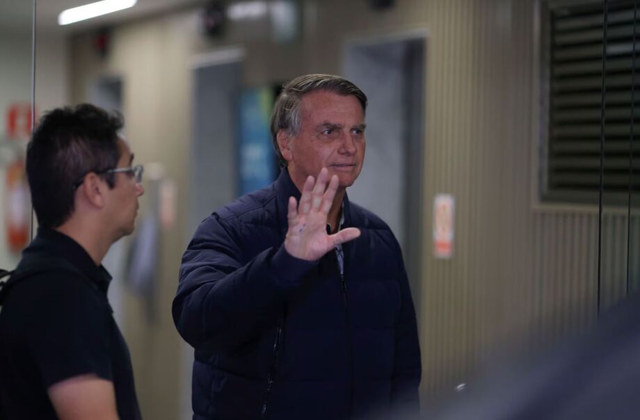 Jair Bolsonaro ficará em prisão domiciliar por ordem do ministro Alexandre de Moraes