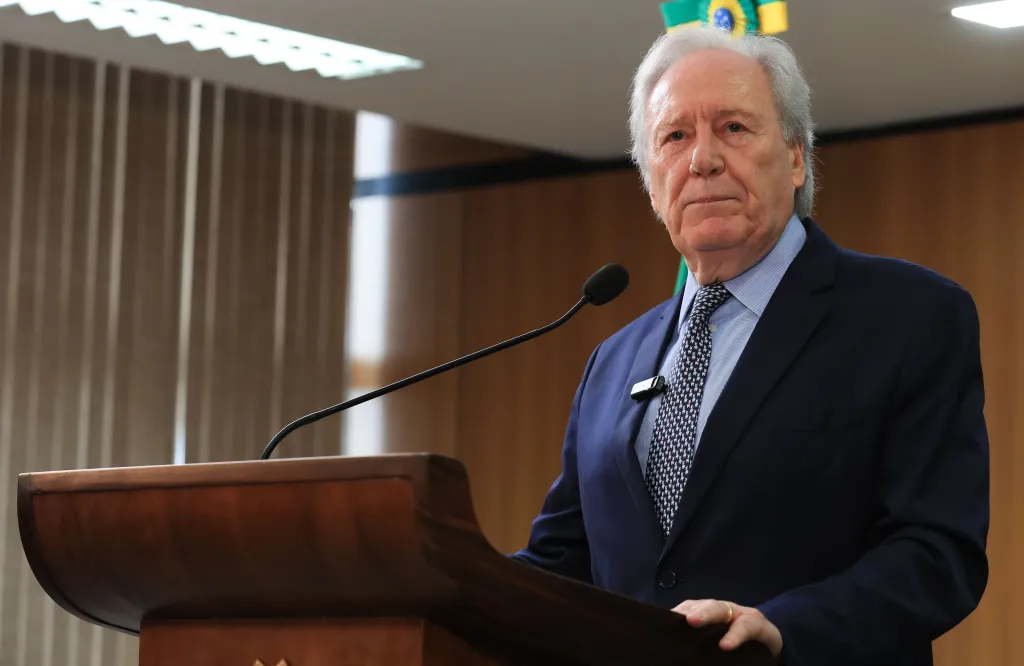 Ministro da Justiça, Ricardo Lewandowski, durante anúncio oficial do texto final da Lei Antimáfia, em Brasília.