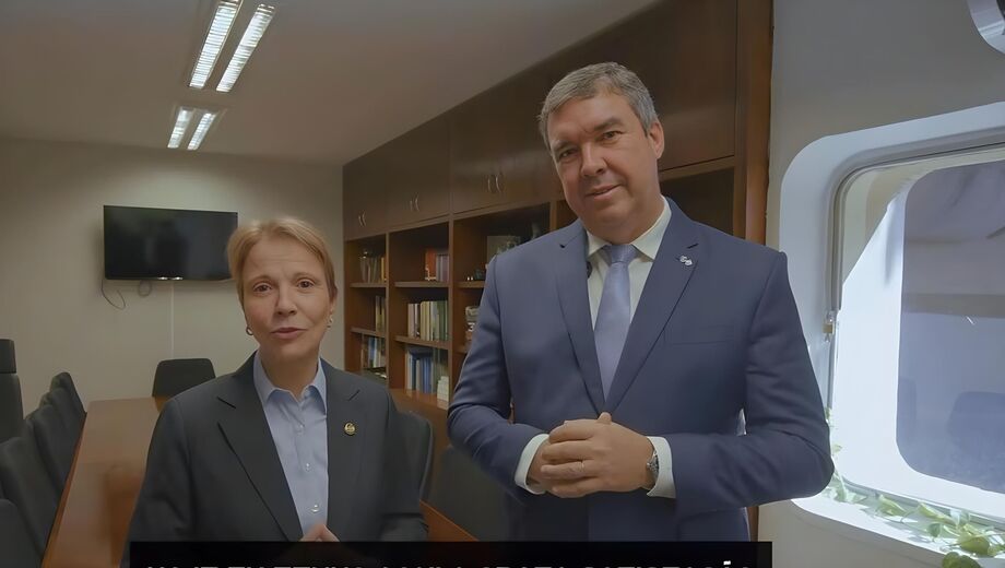 A senadora Tereza Cristina e o governador Eduardo Riedel durante o anúncio da filiação ao Progressistas, em Brasília, durante a convenção nacional do partido.