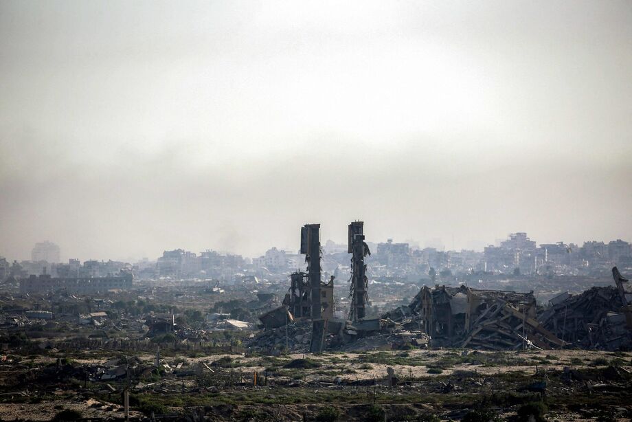 Areá destruída no campo Nuseirat para refugiados palestinos, na região central da Faixa de Gaza, em 30 de agosto.
