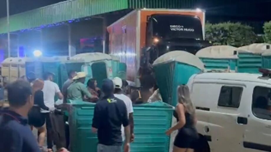 Momento do acidente em evento em Itaberaí-GO.
